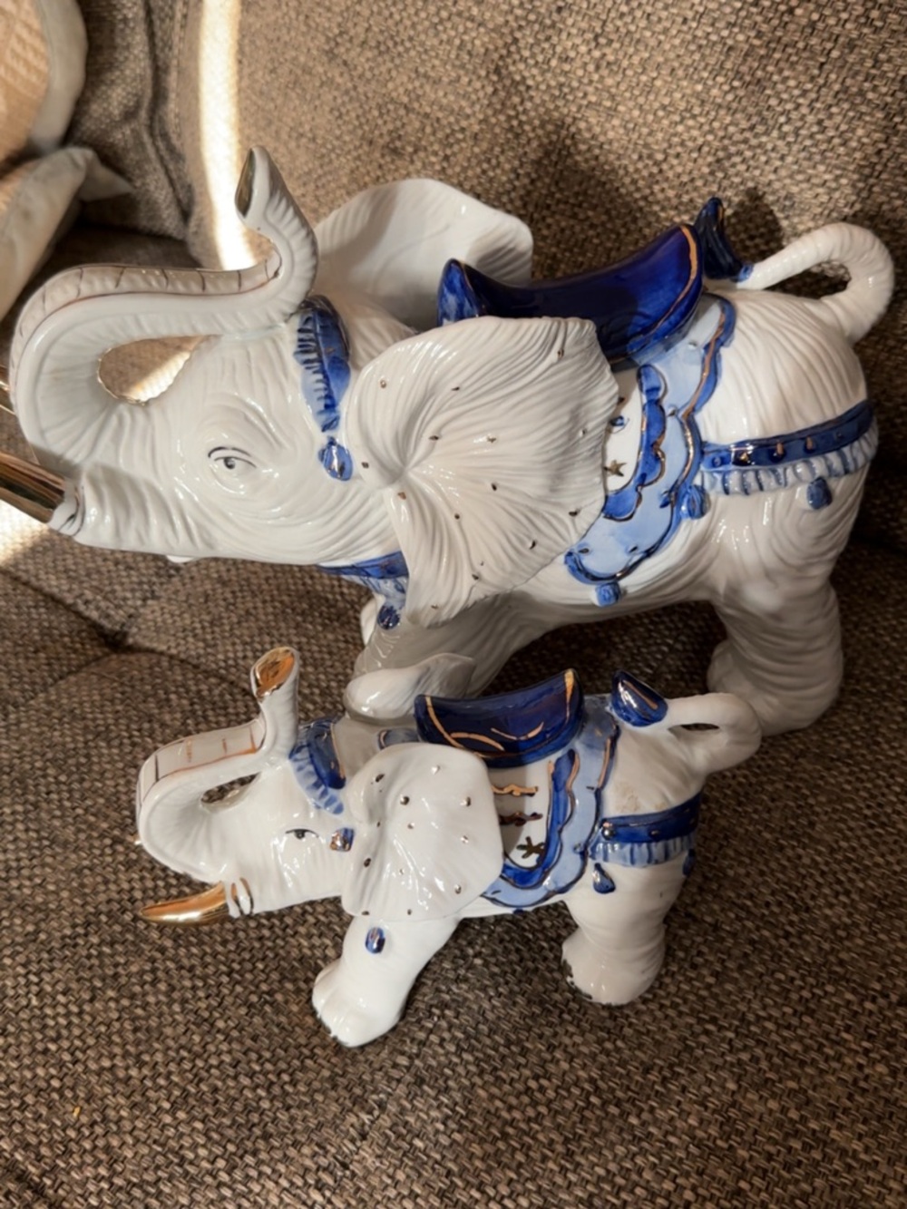 VTG Chinese circus lucky Elephant figurines (Set 2)